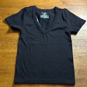 No Boundaries Black V-Neck Ribbed T-Shirt